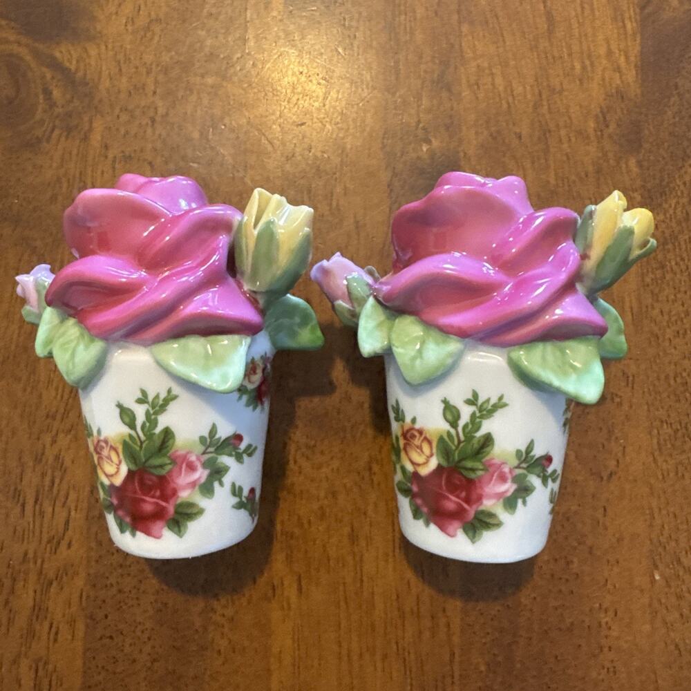 Pair of Royal Albert Old Country Roses Sculpted Rose Salt and Pepper Shakers‎
